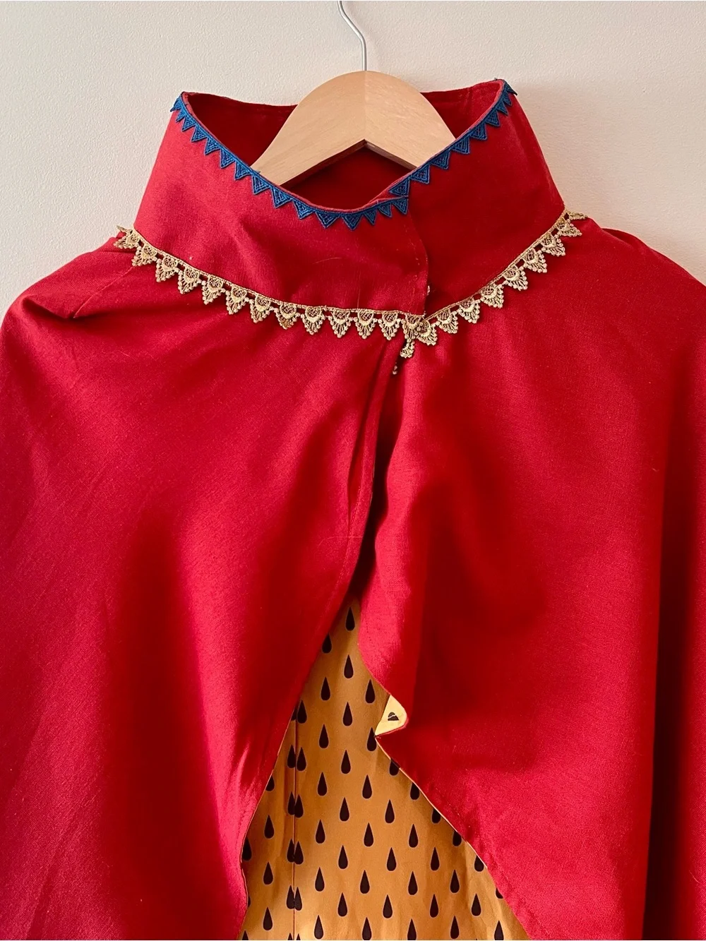 Unbranded red costume